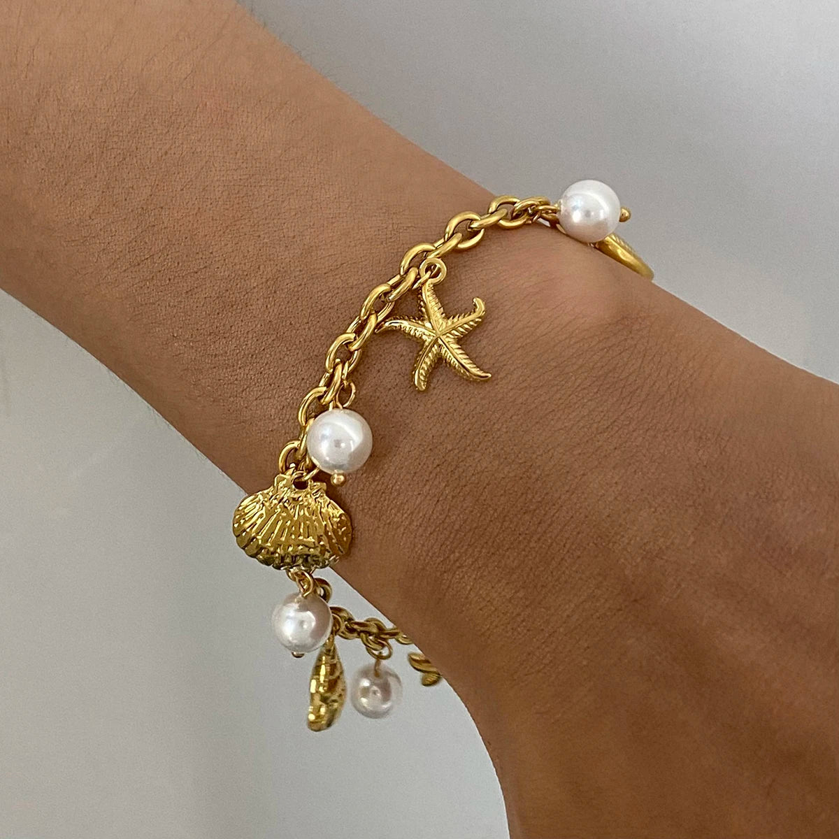 18K Gold PVD Plated Stainless Steel Pearl Shell Starfish Charm Bracelet - LaVie Jewelery