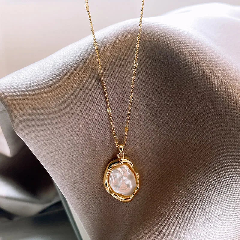 Irregular Baroque Pearl Pendant Necklace - LaVie Jewelery