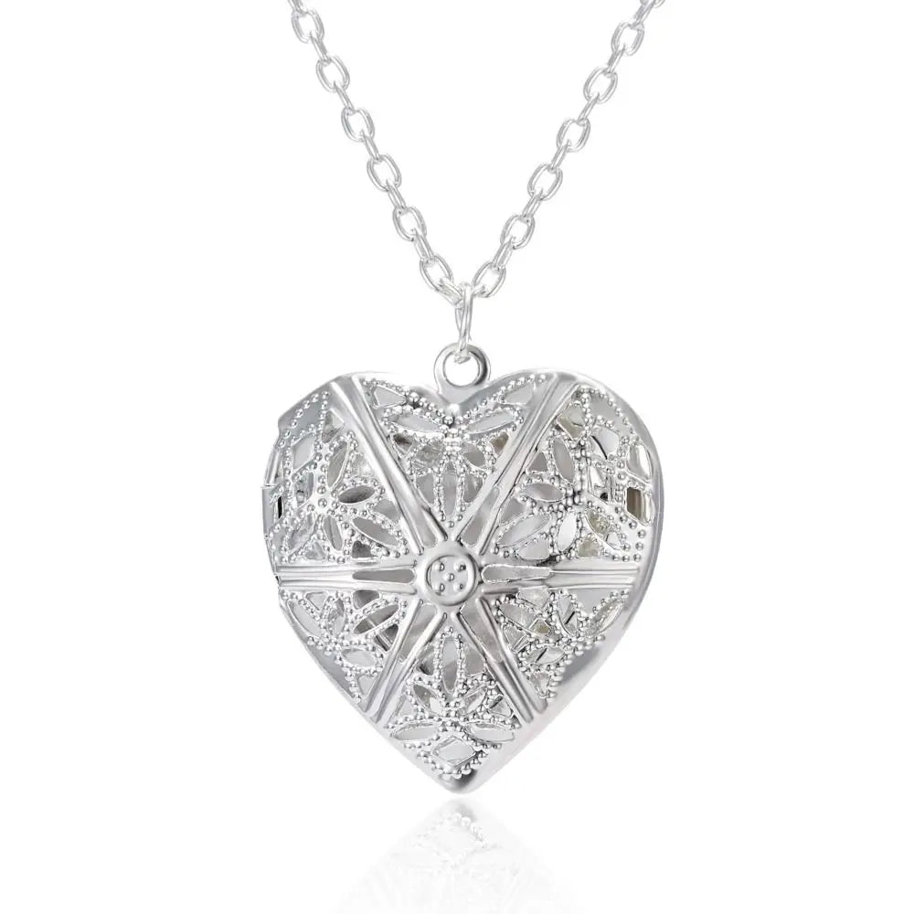 "The Timeless Keepsake" Heart Locket Necklace - LaVie Jewelery