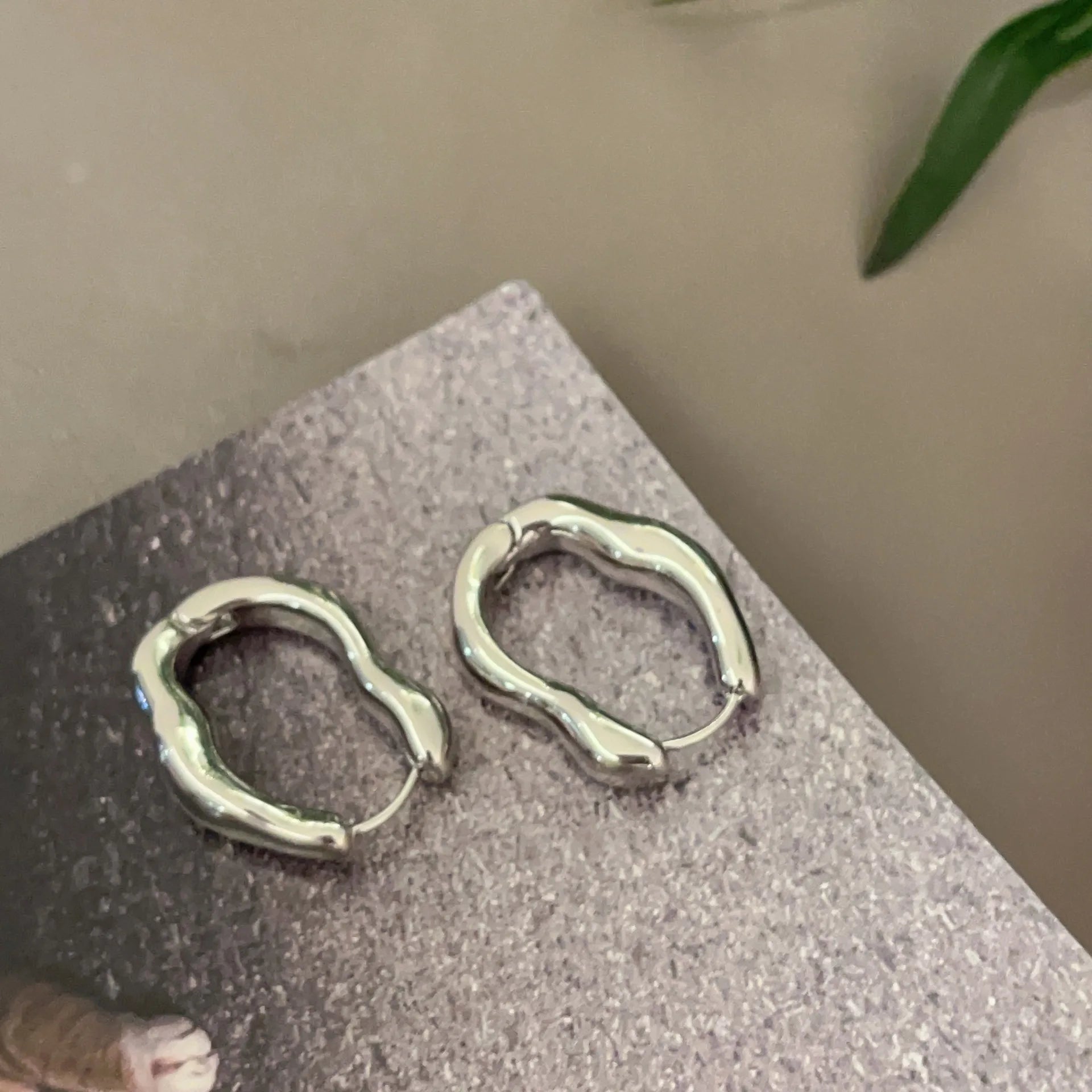 Irregular Oval Hoop Earrings - LaVie Jewelery