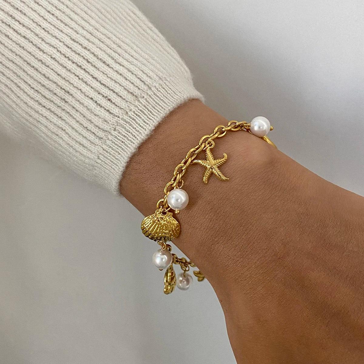 18K Gold PVD Plated Stainless Steel Pearl Shell Starfish Charm Bracelet - LaVie Jewelery