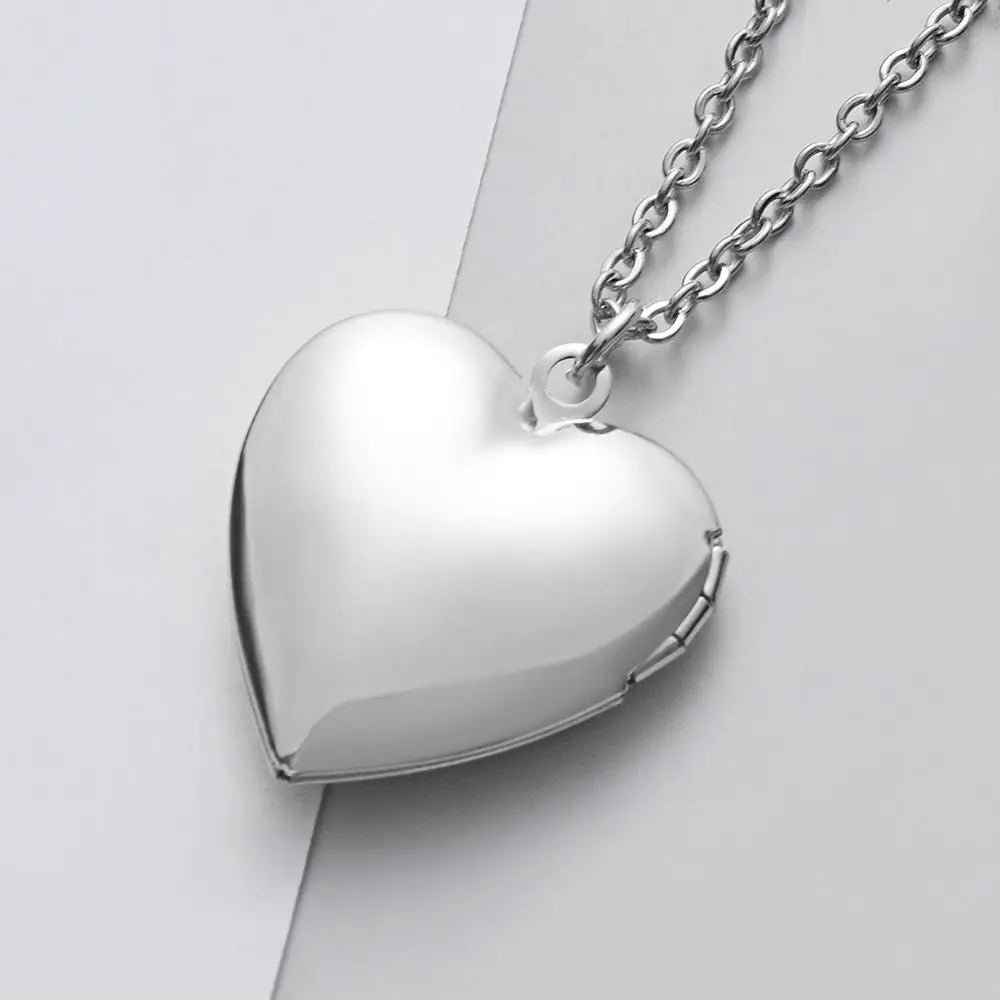 "The Timeless Keepsake" Heart Locket Necklace - LaVie Jewelery