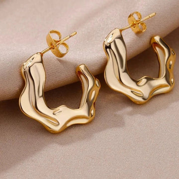 Gold Plating Twisted Heart Shape Hoop Earrings - LaVie Jewelery